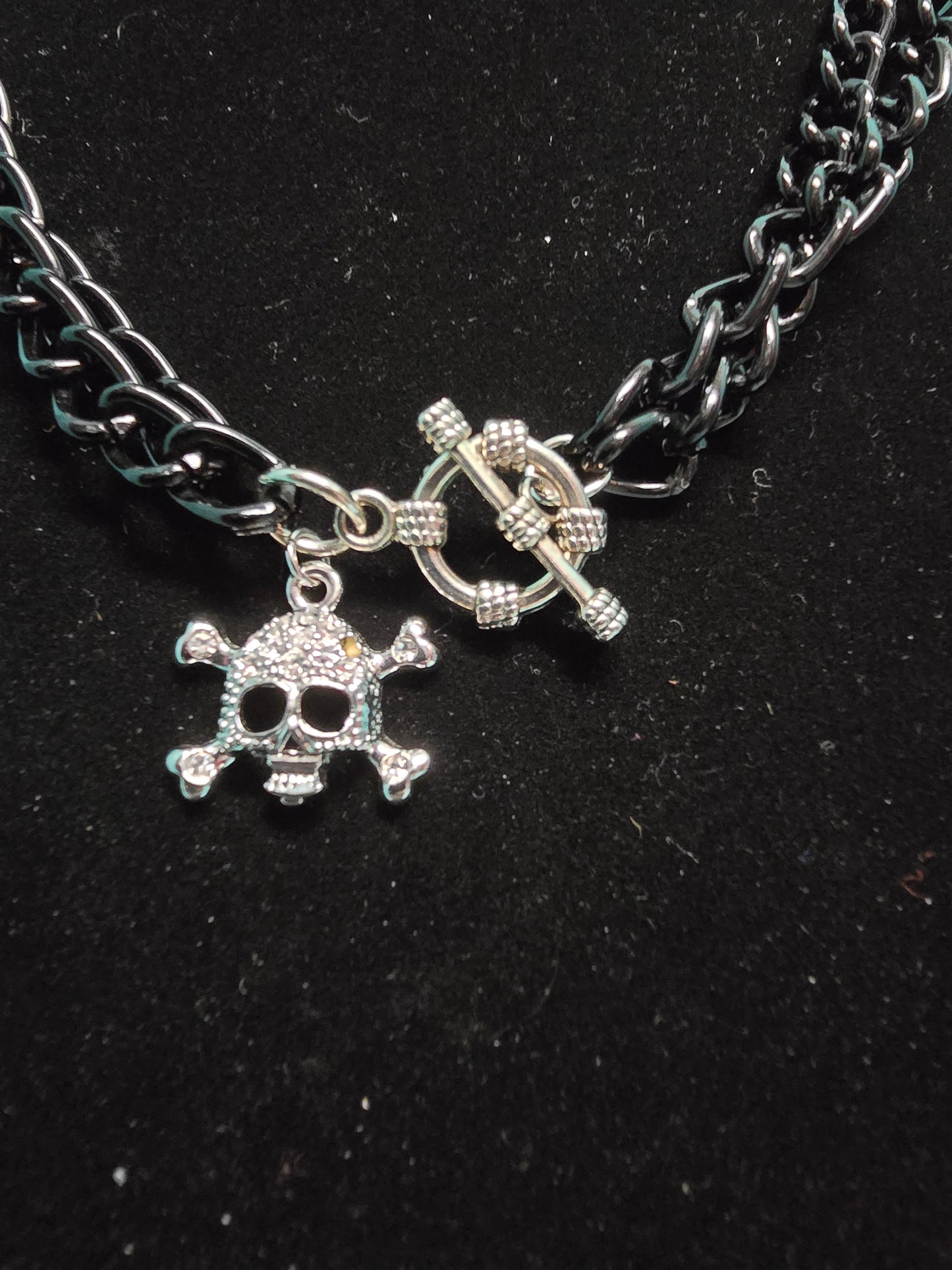 Skull choker