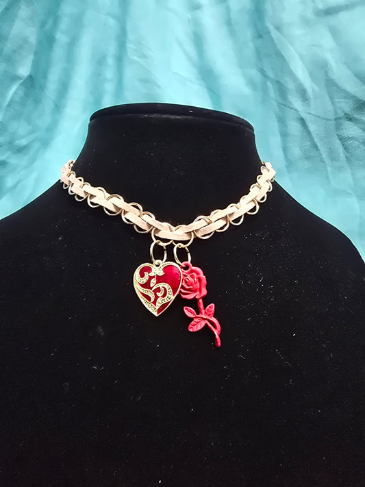 Red rose choker