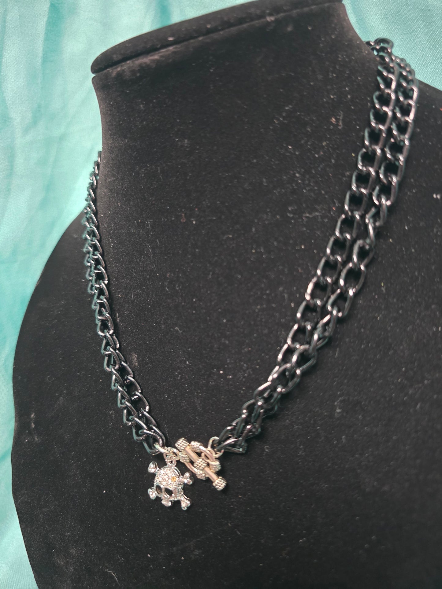 Skull choker