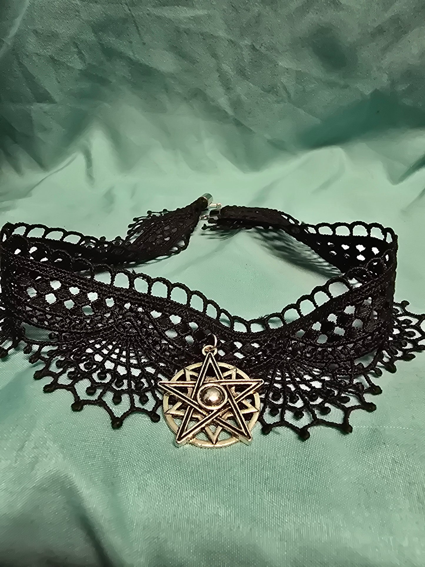 Lace choker