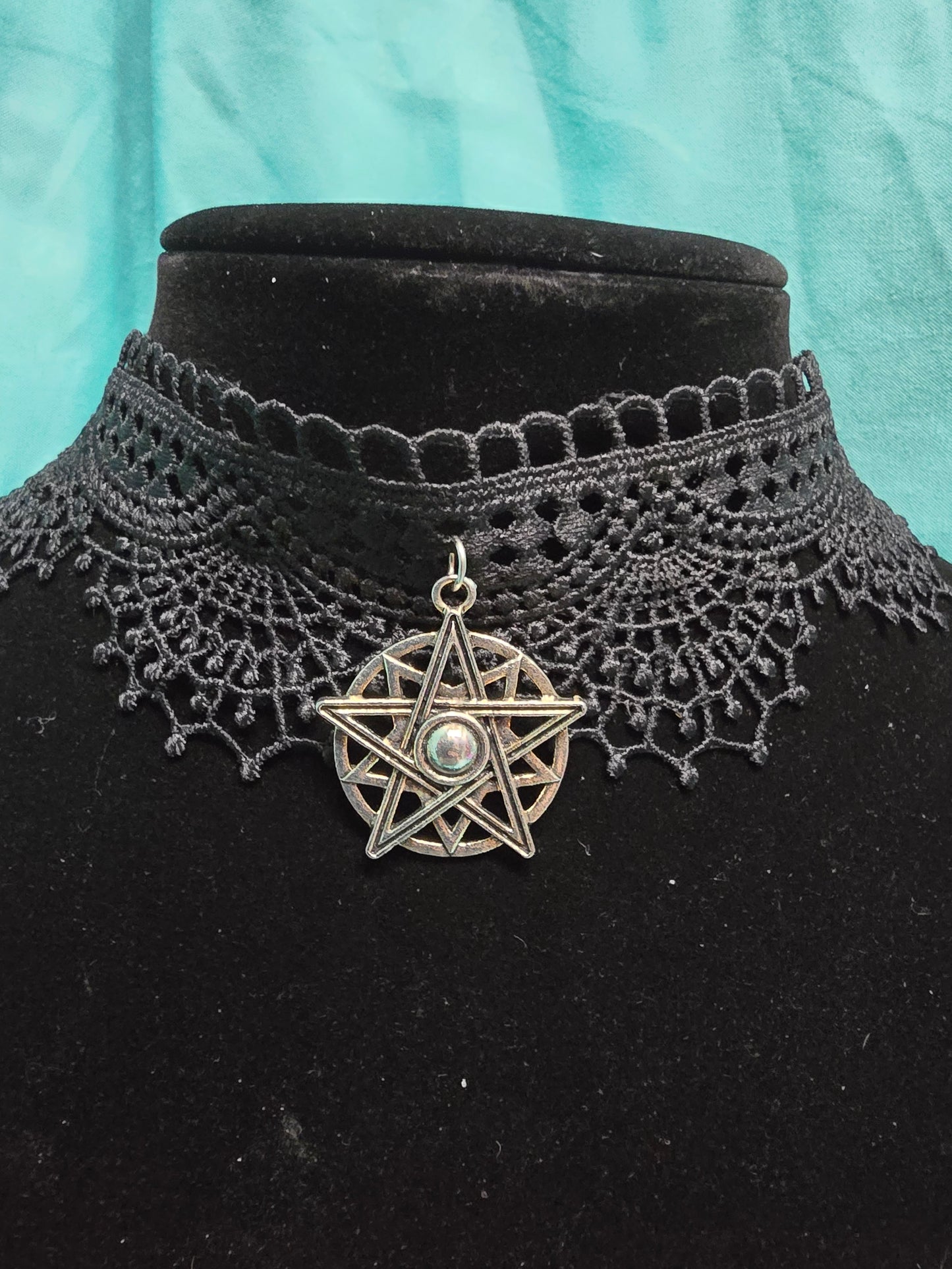 Lace choker